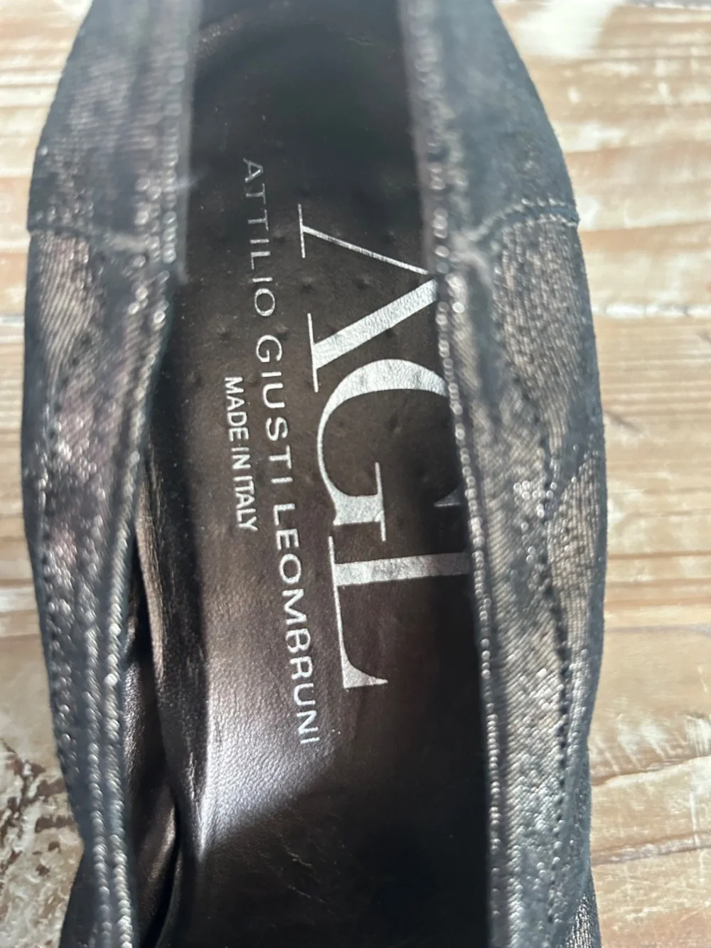 NWOB AGL Black Metallic Pumps w/ Black Patent Cap Toe Sz 39 (US 8.5-9)